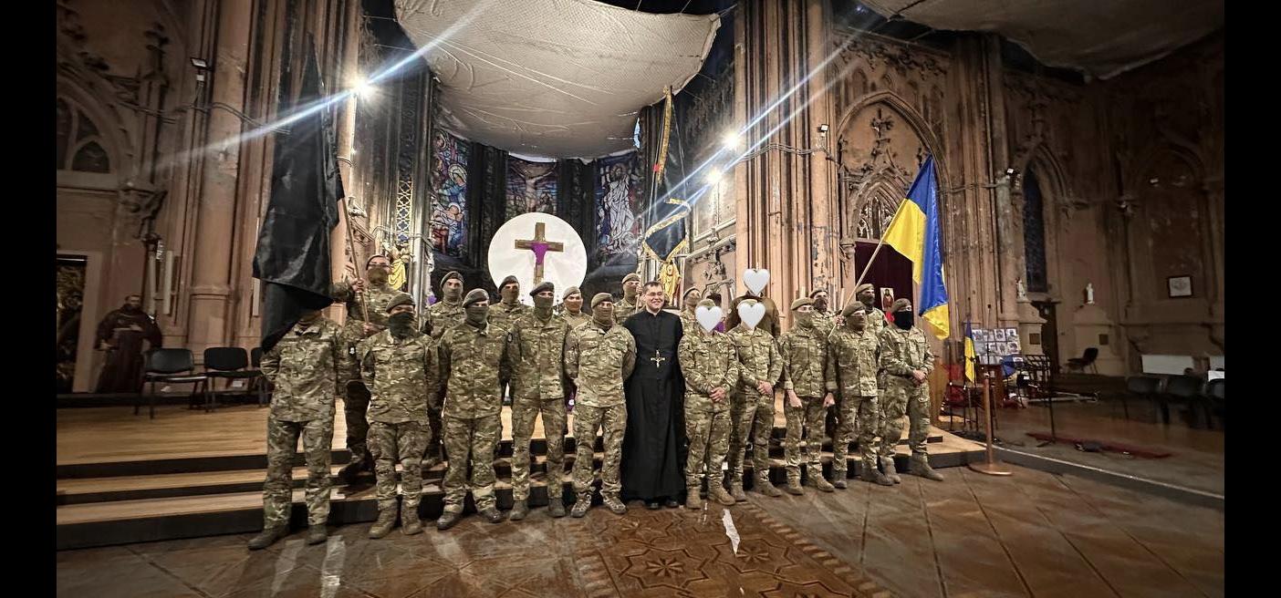 У Києві двоє військових прийняли хрещення напередодні Великодня
