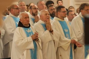 «Паломництво серця — дорога від раба до сина», — єпископ Віталій на вігілійній Службі в Бердичеві