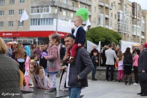 «ЩАСЛИВА РОДИНА – ТАТО, МАМА, ДИТИНА» – ХОДА НА ЗАХИСТ ТРАДИЦІЙНИХ РОДИННИХ ЦІННОСТЕЙ ПРОЙШЛА В ЖИТОМИРІ