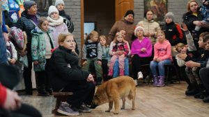 Найменші парафіяни храму св. Миколая принесли світло Христа дітям Мощуна