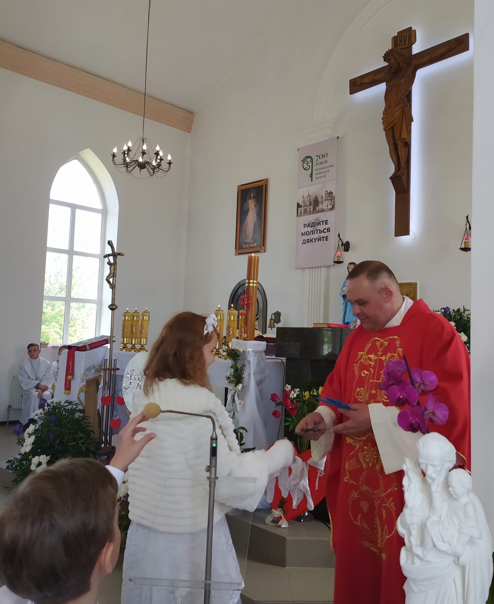 І ПРИЧАСТЯ ДІТЕЙ З ОСИКОВА, ГРИШКОВЕЦЬ І ПАРАФІЇ СВ.МАРКА В БЕРДИЧЕВІ