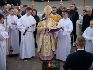 Пасхальна Вігілія у катедрі св. Олександра: ця ніч говорить смерті «ні!»