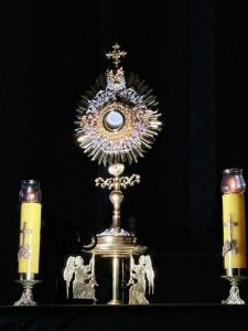 Нічне Розарієве чування у катедрі: дякуємо Богові за наших захисників!